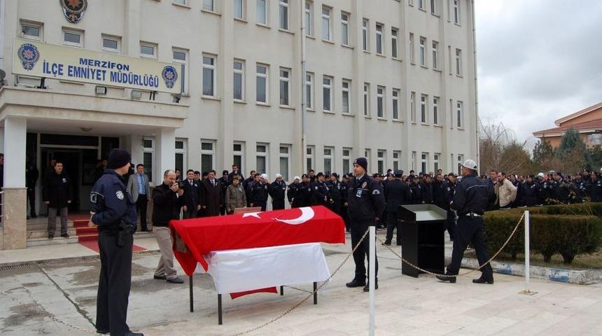 Beyin Kanaması Sonucu Hayatını Kaybeden Polis I&ccedil;in T&ouml;ren D&uuml;zenlendi