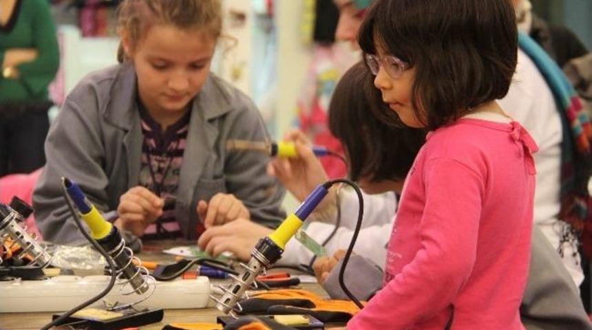 Bilim Ve Teknoloji Halkla Buluşuyor