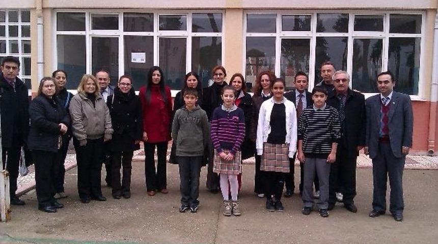 İsabeylili &Ouml;ğretmenlerden Başarılı &Ouml;ğrenciye Hediye