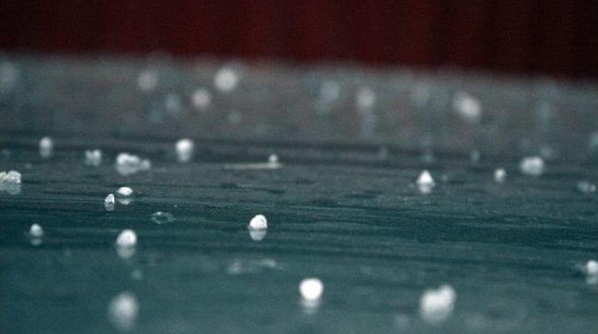 D&uuml;zce&rsquo;de Kar Beklenirken Dolu Yağdı