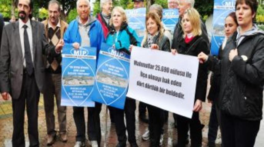 B&uuml;y&uuml;kşehir Yasası Ile Kapanacak Olan Beldenin Sakinleri Il&ccedil;e Olmak I&ccedil;in Dua Etti