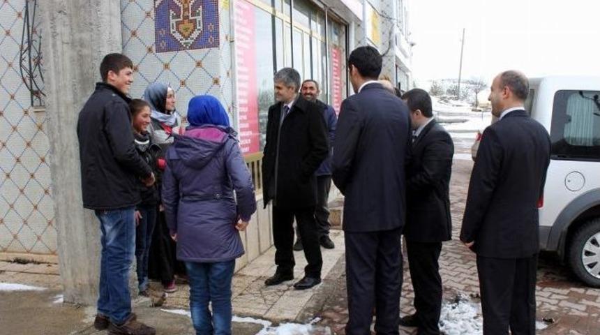 Milli Eğitim M&uuml;d&uuml;r&uuml; Turan Akpınar Yıldızeli'nde İncelemelerde Bulundu