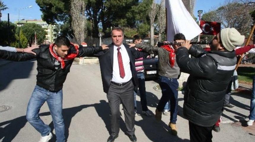 Ayvalık'ta Asker Uğurlaması D&uuml;ğ&uuml;n Alayı Gibi Yapılıyor