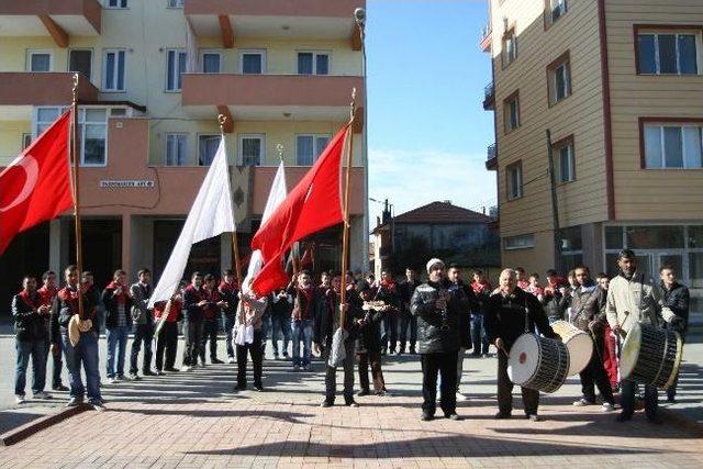 Ayvalık'ta Asker Uğurlaması Düğün Alayı Gibi Yapılıyor