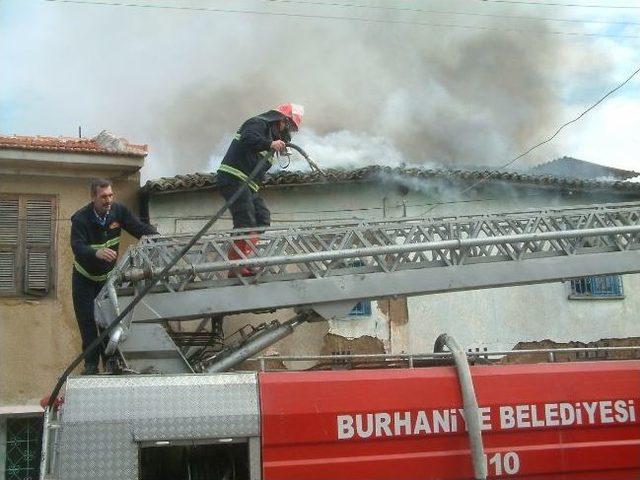 Yanan Evini Terk Etmek İstemedi