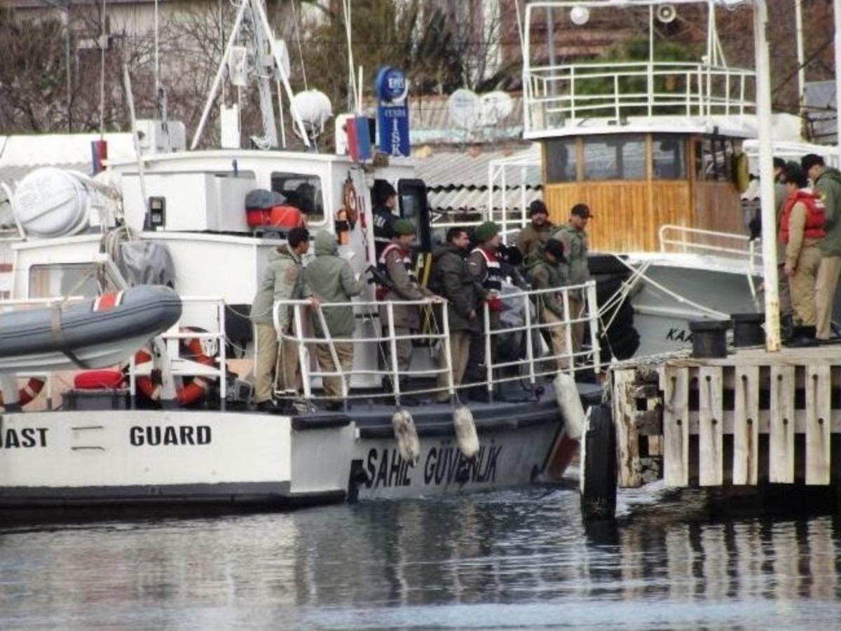 Ayvalık&rsquo;ta 56 Ka&ccedil;ak G&ouml;&ccedil;men Yakalandı