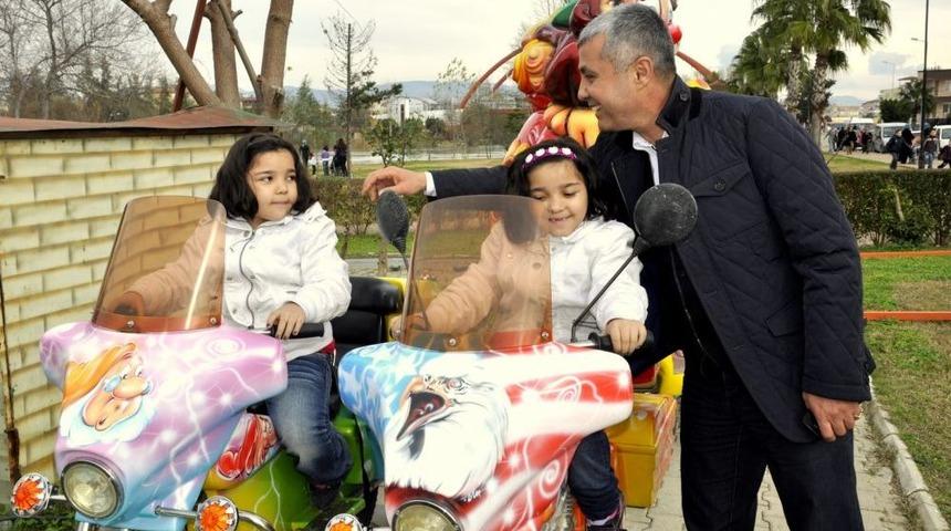 Manavgat Belediyesi, &Ouml;ğrencilere 75 Bin Adet Lunapark Bileti Dağıttı