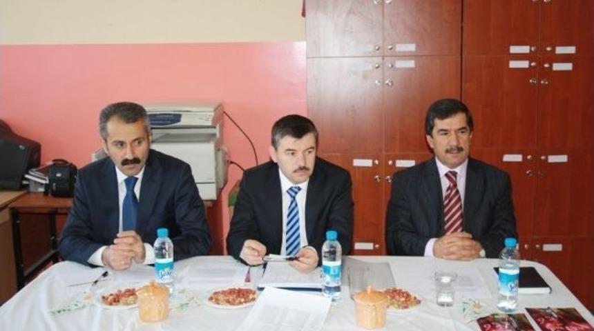 İl&ccedil;e Milli Eğitim M&uuml;d&uuml;rleri Eleşkirt'te Toplandı