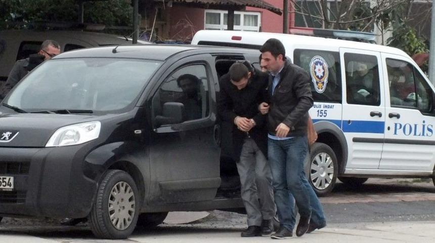 Emekliyi Dolandırdıkları Ileri S&uuml;r&uuml;len Baba Ile Oğlu Yakalandı
