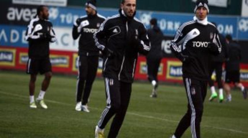 Beşiktaş'ta Almeida, Takımla Birlikte &Ccedil;alıştı