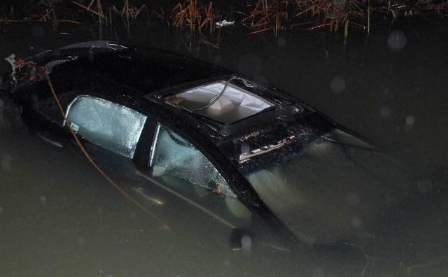 Samsun'da Otomobil Su Kanalına Uçtu: 2 Yaralı