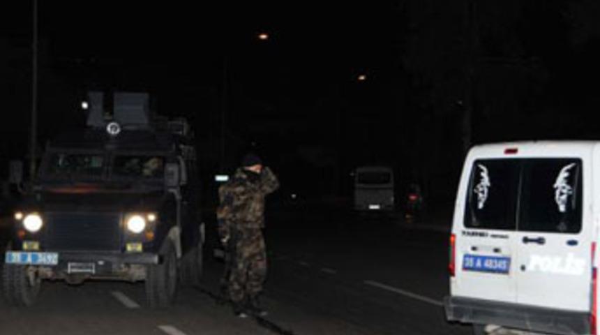 Karısını bulamayan polis dehşet sa&ccedil;tı