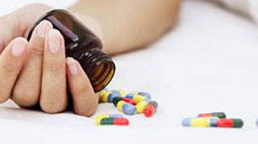 Kızının karnesinde zayıf g&ouml;r&uuml;nce intihara kalkıştı