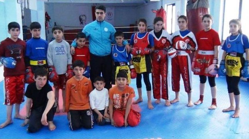 Bitlisli Sporcuların Muay Thai Zaferi