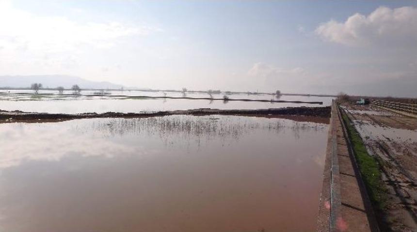 Sel Suları &Ccedil;ift&ccedil;inin Belini B&uuml;k&uuml;yor