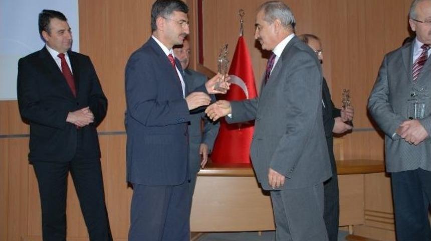 Başkan Şahin&rsquo;e Kalite &Ouml;d&uuml;l&uuml;