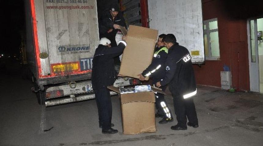 Un Y&uuml;kl&uuml; Tırda 30 Bin Paket Ka&ccedil;ak Sigara