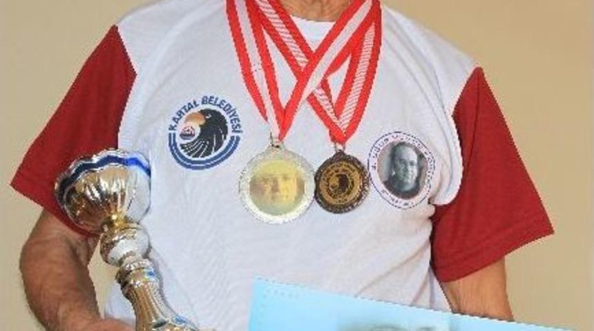 85 Yaşındaki Erdoğan Amca &lsquo;uğur Mumcu&rsquo; İ&ccedil;in Koştu