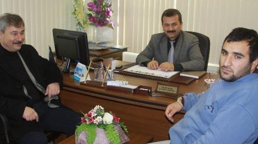 Saruhanlı'da Kaldırımlar Engelliler İ&ccedil;in D&uuml;zenleniyor