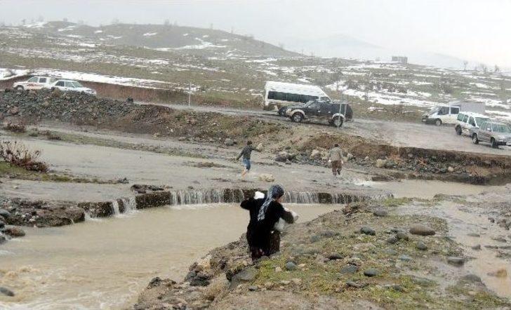Derecik’te Dereler Taştı G3