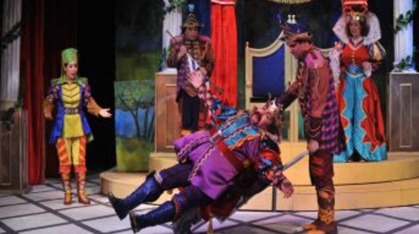 Antalya Devlet Tiyatrosu Perdesi &Ccedil;ocuklar I&ccedil;in A&ccedil;ıldı