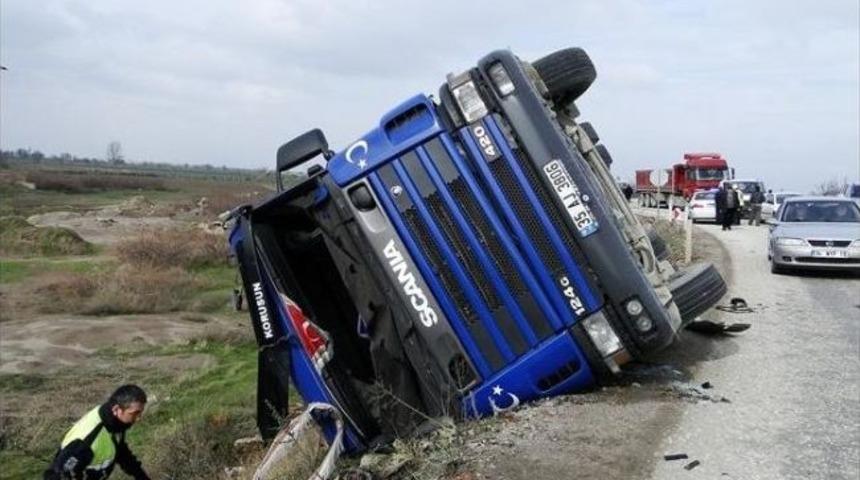 Virajı Alamayan Tır, Yan Yattı