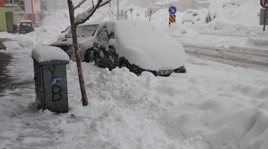 Hakkari'de 100 K&ouml;y Yolu Ulaşıma Kapalı