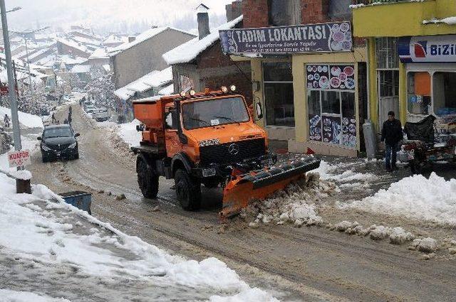 &Ccedil;elikhan da Kar Nedeniyle 11 K&ouml;y Yolu Kapandı 1
