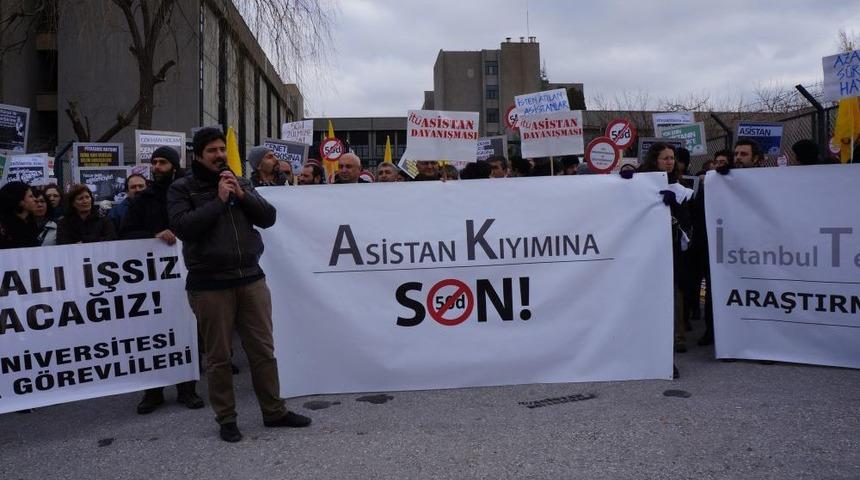 Y&Ouml;K &Ouml;n&uuml;nde Eylem Yapan Asistanlar, Işlerini Geri Istedi