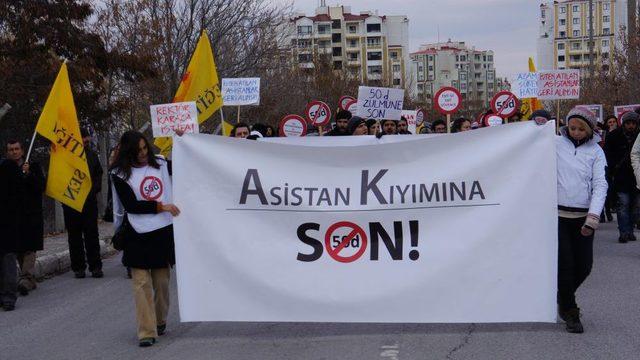 YÖK Önünde Eylem Yapan Asistanlar, Işlerini Geri Istedi