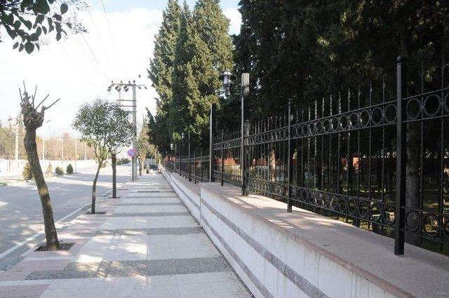 Manisa Belediyesi Bakımsız Duvarları Yeniliyor 1