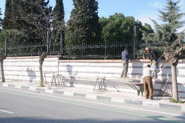 Manisa Belediyesi Bakımsız Duvarları Yeniliyor 3