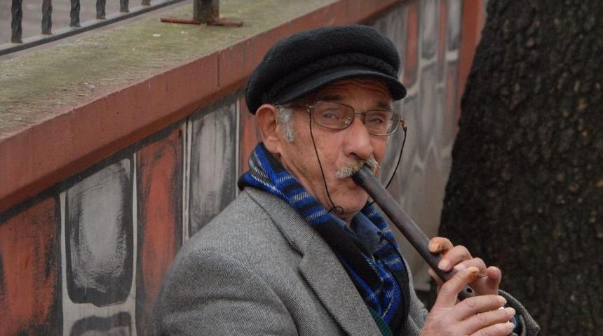 &Ccedil;obanlığı Bıraktı Sokak Sanat&ccedil;ısı Oldu