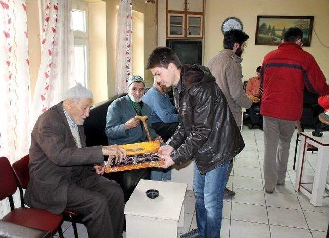 Gen&ccedil; Yeşilaycılardan Huzurevine Ziyaret 1