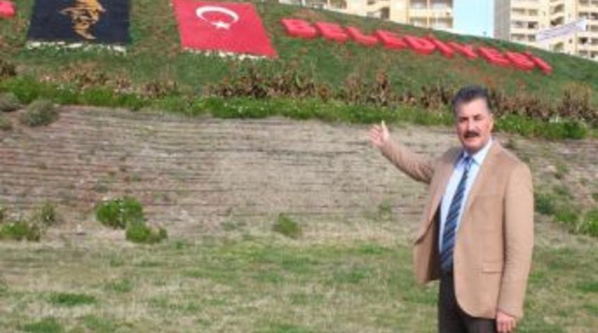 Toroslar, Parklara Atat&uuml;rk Silueti Ve T&uuml;rk Bayrağı Yerleştirdi