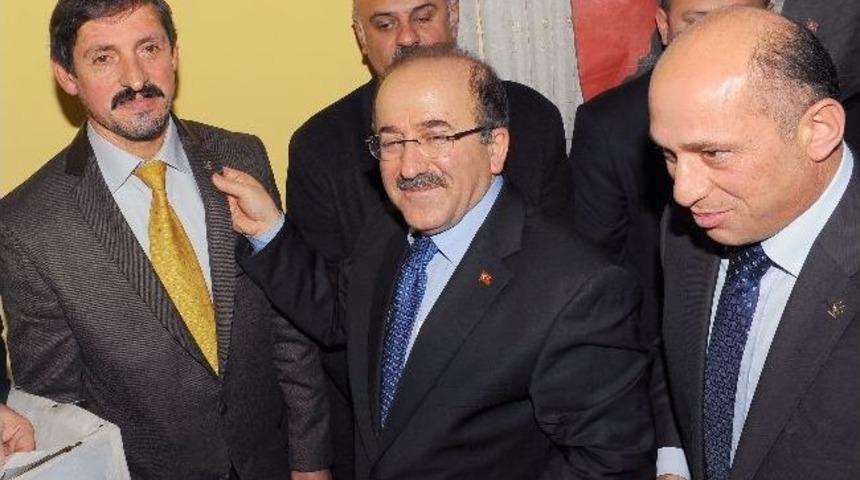 Araklı&rsquo;da Ak Parti&rsquo;ye 200 Katılım