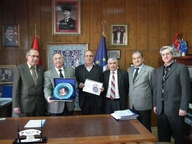 Başkan İ&ccedil;a&rsquo;ya &ldquo;santez&rdquo; Plaketi 1