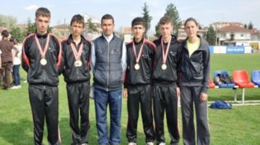 D&uuml;zceli Atletler Salonda Yarışacak