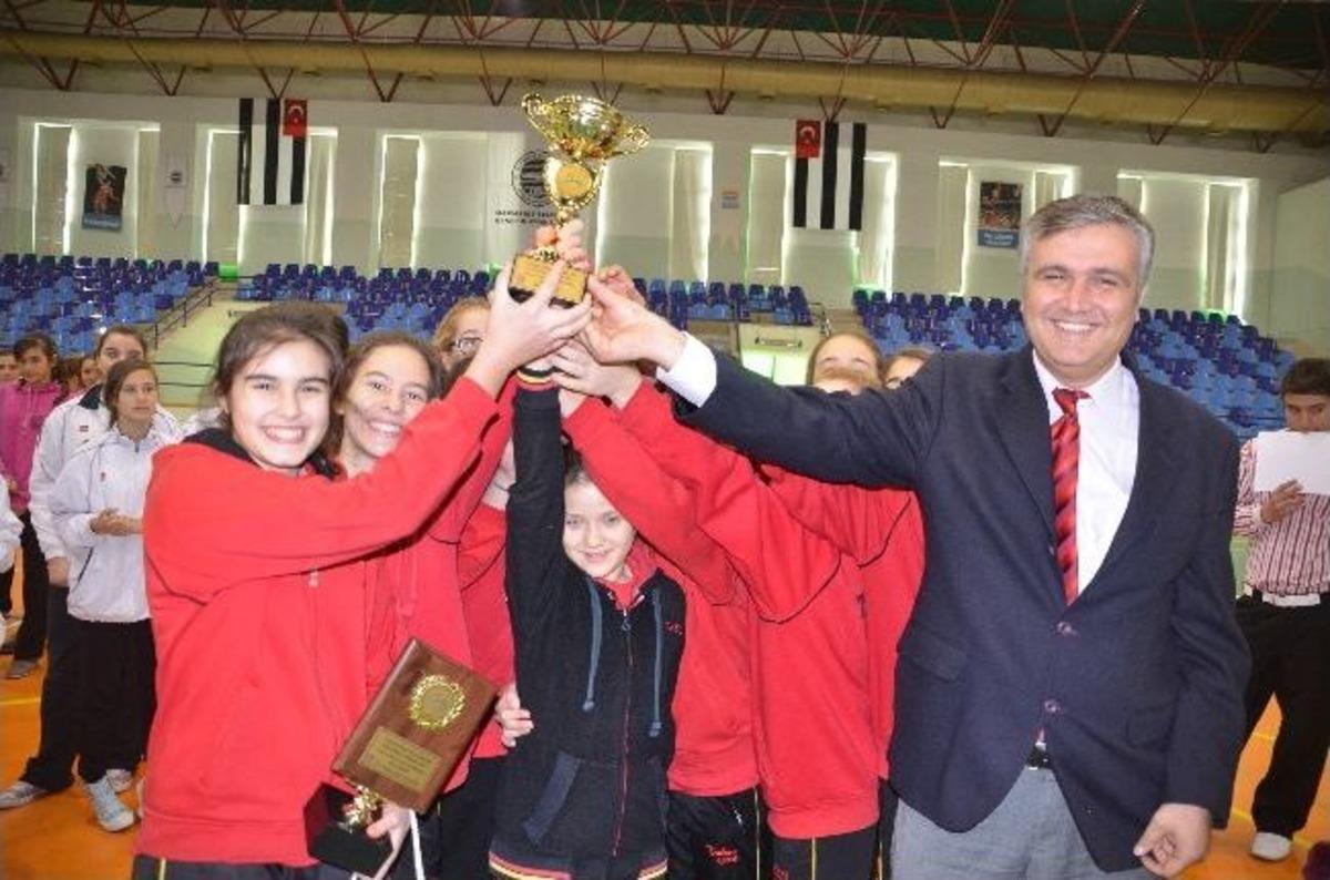 Voleybol Turnuvası Şampiyonu Vakıfbank Oldu