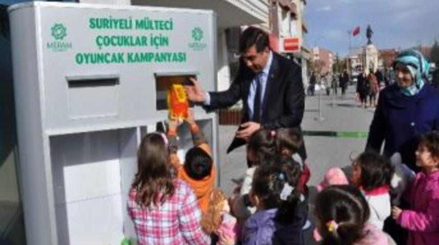 Oyuncaklarını Suriyeli Kardeşlerine G&ouml;nderdiler