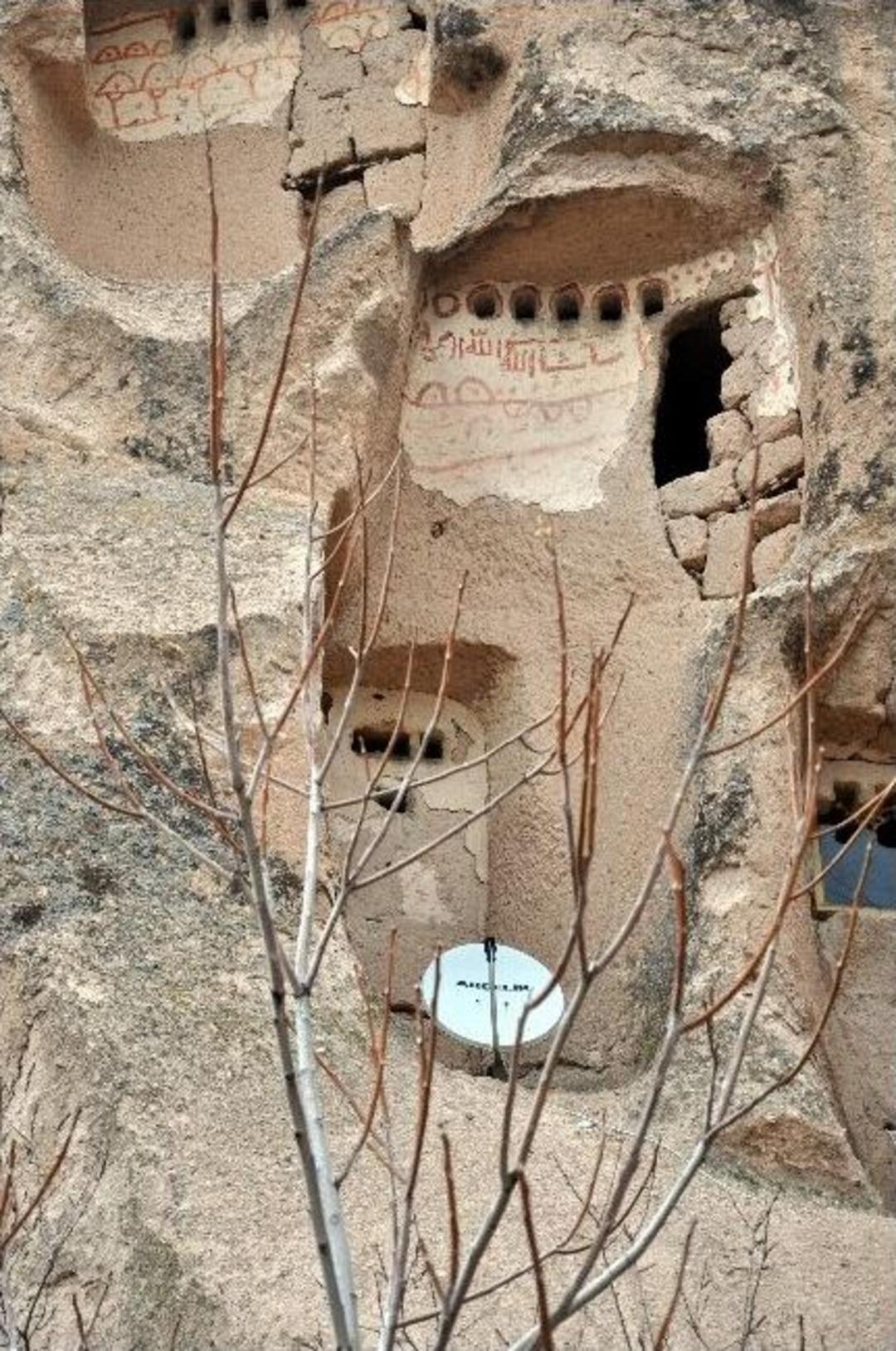 Peribacalarına Takılan &Ccedil;anak Antenlere Tepki