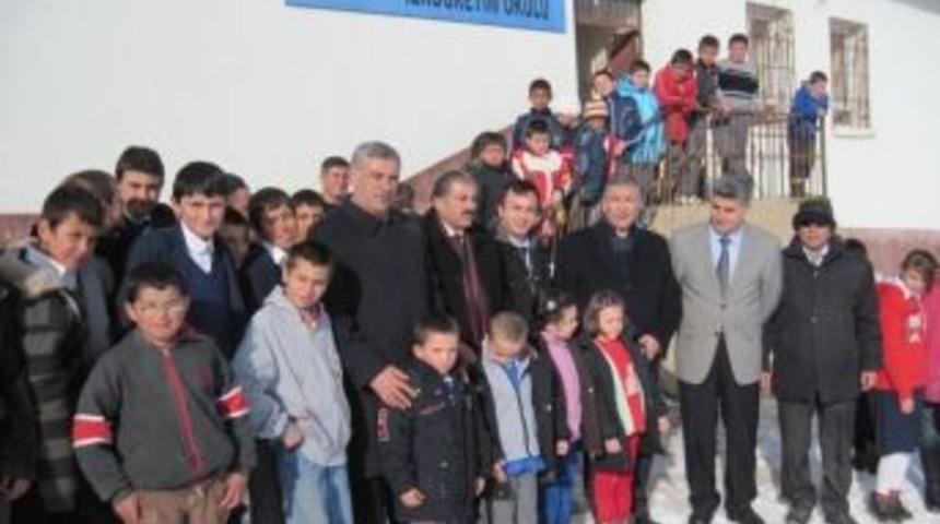 G&uuml;ndoğdu&rsquo;dan Ihtiya&ccedil; Sahibi &Ouml;ğrencilere Giysi Desteği