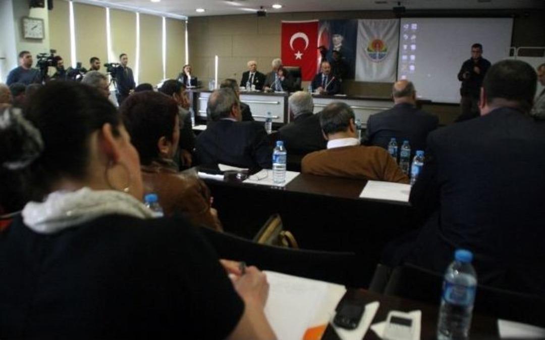 Oğalan&uuml;st&uuml; Mecliste "s&ouml;zde İtiraz" Karmaşası