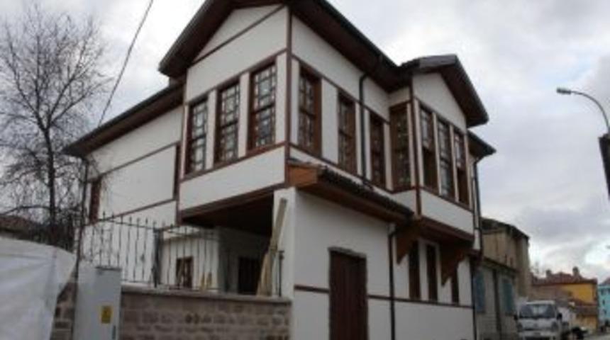 Karatay&rsquo;da İki Tescilli Binanın Restorasyonu S&uuml;r&uuml;yor
