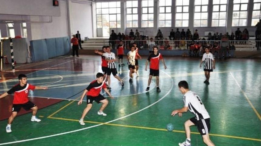 Anadolu &Ouml;ğretmen Lisesi Hentbolda D&uuml;zce&rsquo;yi Temsil Edecek