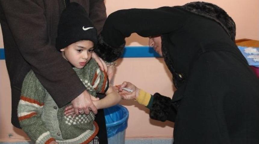 Suriyeliler Sağlık Kontrol&uuml;nden Ge&ccedil;ti