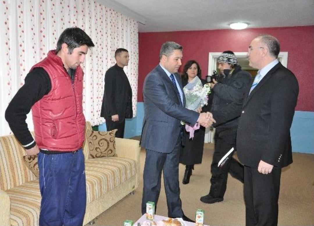 Kırklareli İl Emniyet M&uuml;d&uuml;r&uuml; Aktaş&rsquo;tan Yetiştirme Yurdu &Ouml;ğrencilerine Ve Huzur Evi Sakinlerine Ziyaret