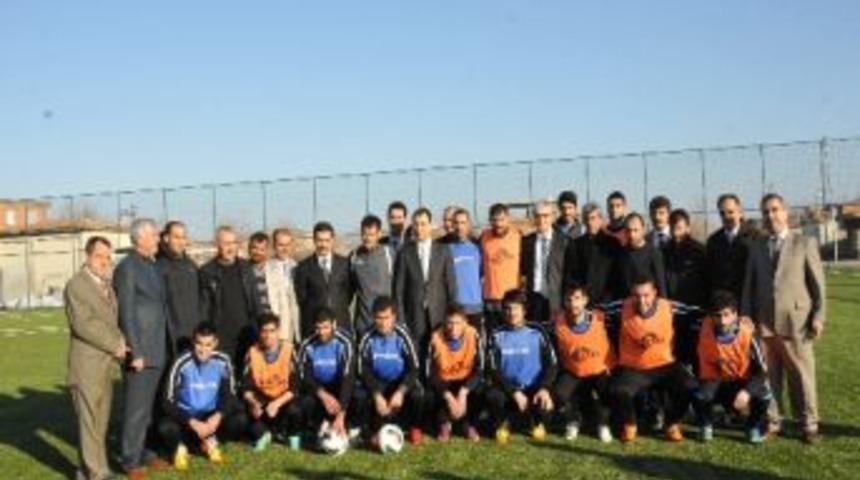 Bismil İl&ccedil;esinde Uefa Standartlarında Saha Yapılıyor