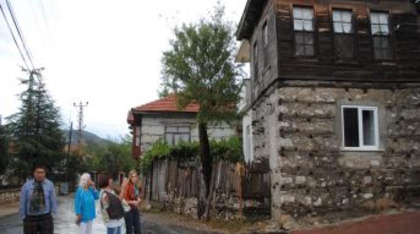 Ge&ccedil;en Yıl 550 Turist Tarihi Ormana Evlerinde Konakladı