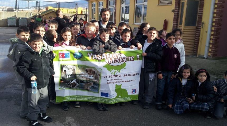 Ağabey Ve Abla &Ouml;ğrencilerden K&uuml;&ccedil;&uuml;klere Hayvan Hakları Dersi